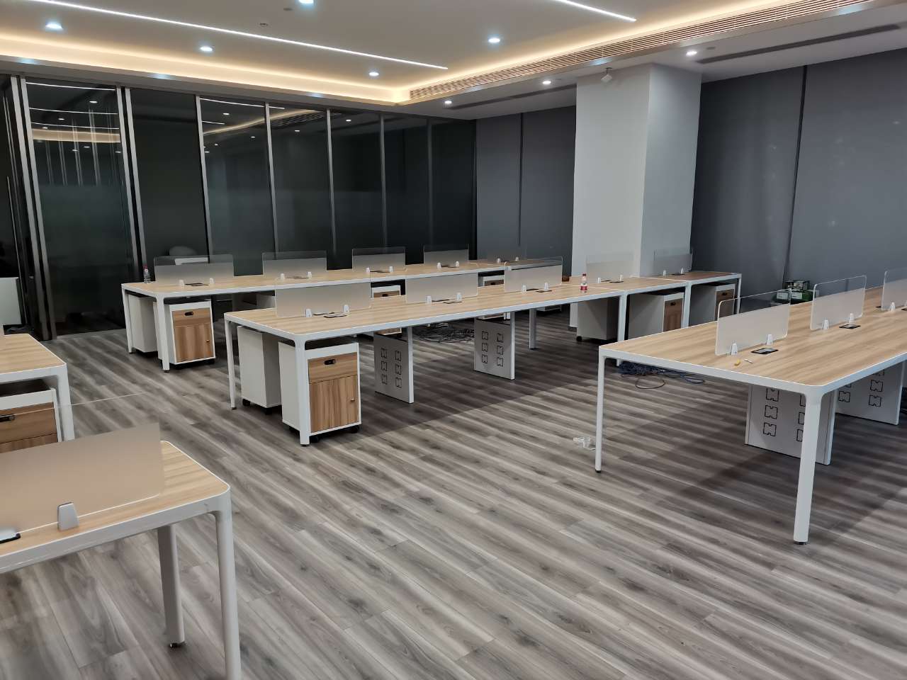 企業(yè)做板式辦公家具有哪些好處？